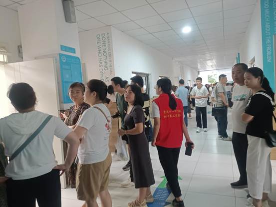 说明: 党员志愿者1